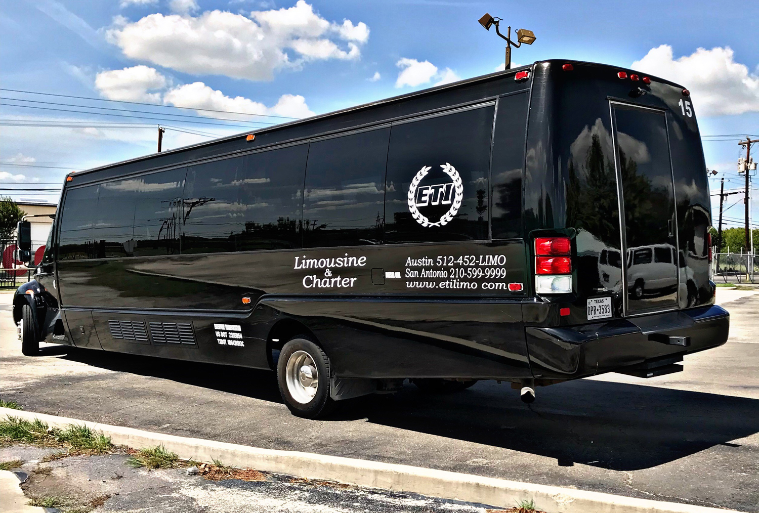 executive-coach-bus-eti-limousine-charter-services